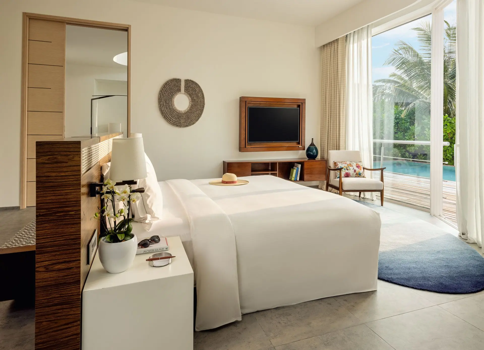 High_resolution_300dpi-Jumeirah Maldives - Beach Villa with Pool - Bedroom