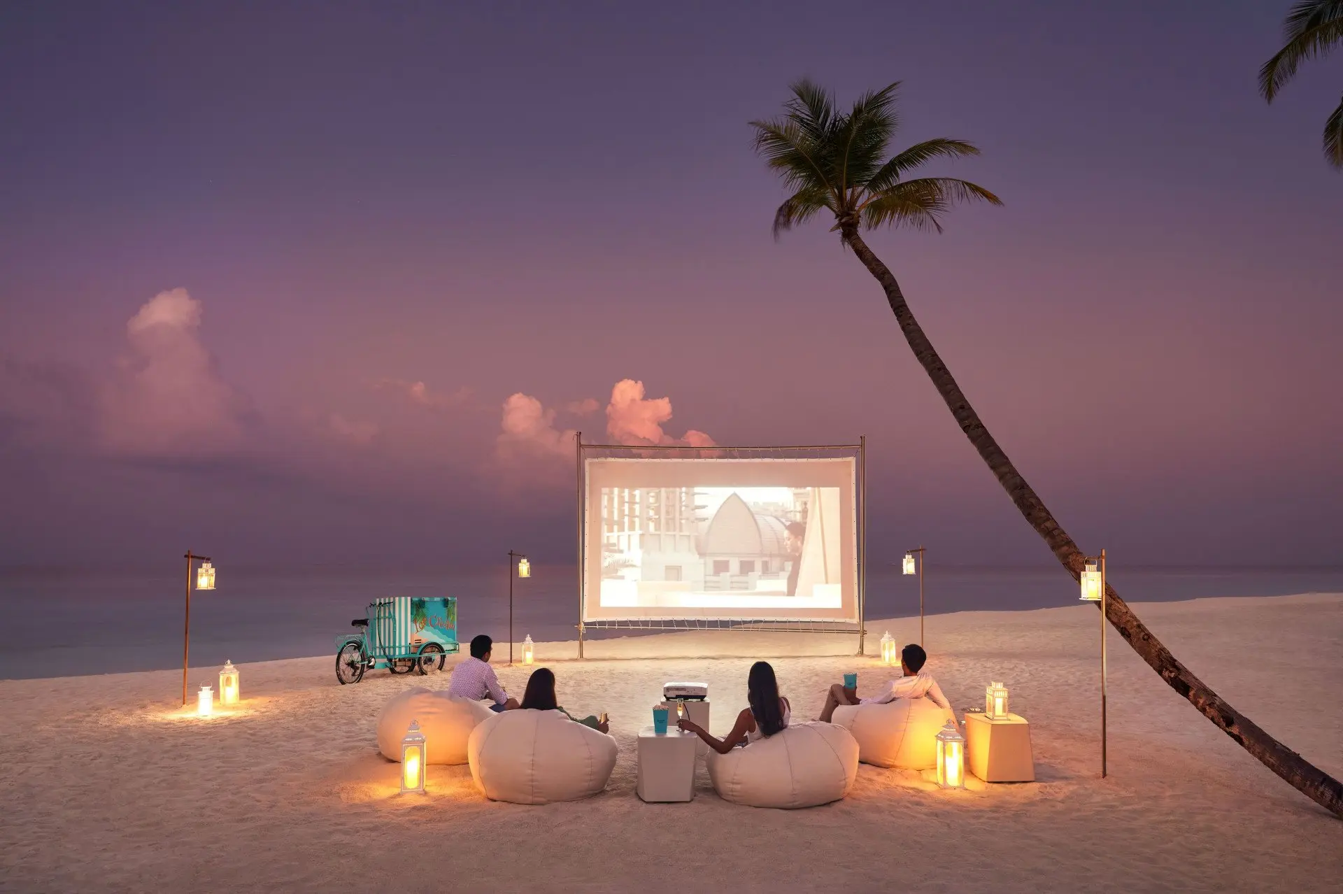 High_resolution_300dpi-Jumeirah Maldives - Beach Side Cinema