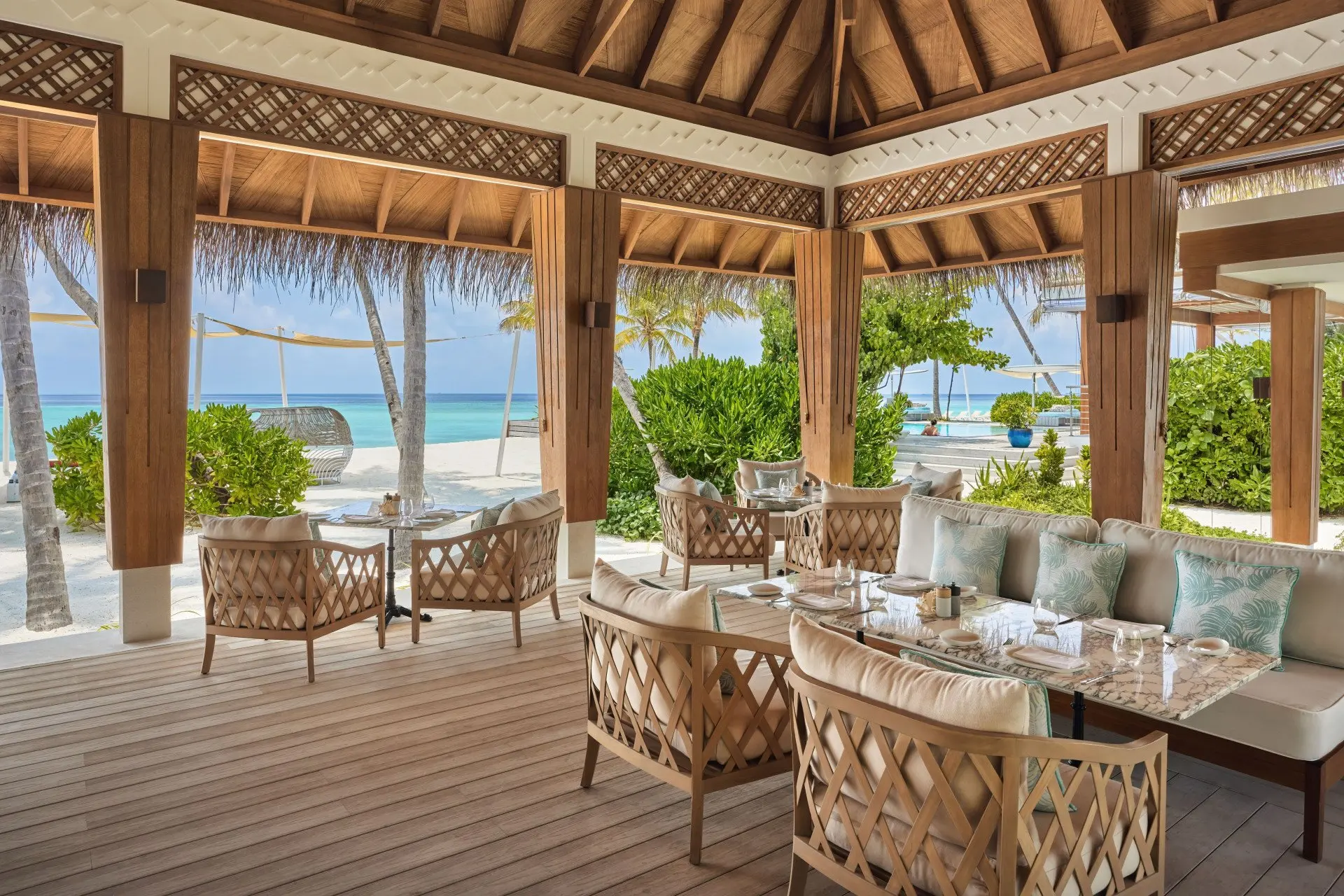High_resolution_300dpi-Jumeirah Maldives - Shimmers Hut 2