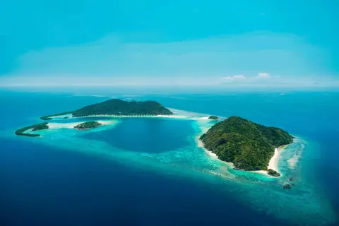 bawah_&_5_islands_view_from_the_plane