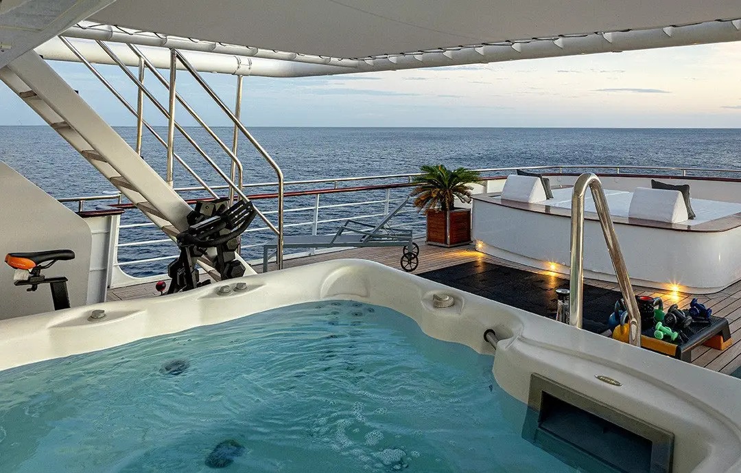 Aqua Blu - Gym and Jacuzzi - 02