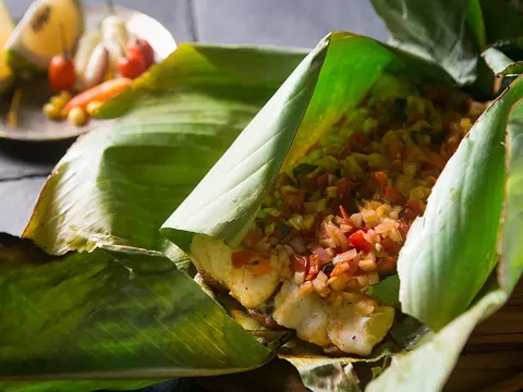 Grilled Tiger Catfish wrapped in Bijao Leaf (Patarashca de Doncella)