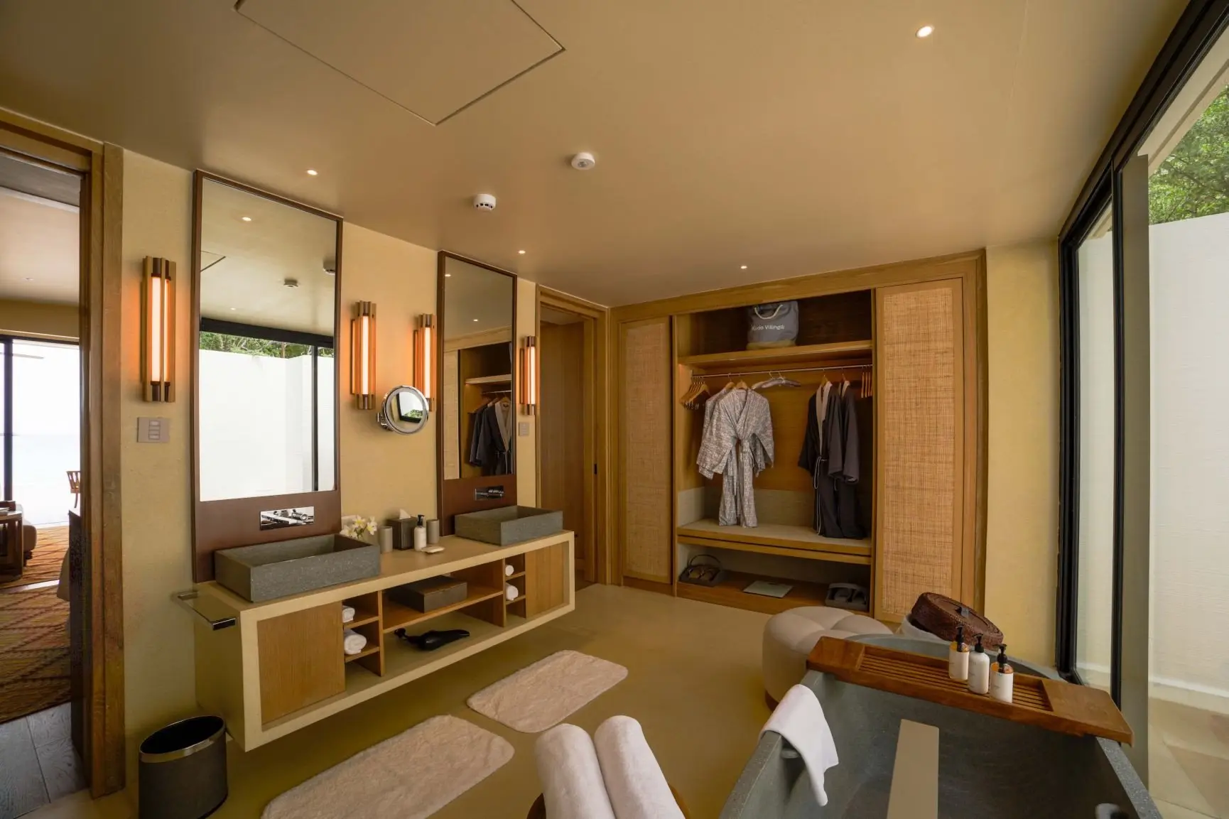 Beach Villa with Pool 6