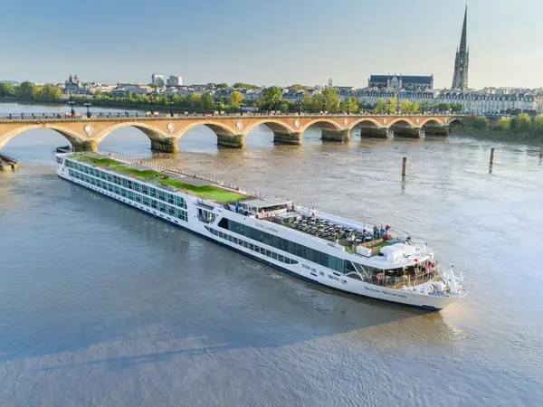 SCER_Scenic_Diamond_Bordeaux_Pont_de_Pierre_Bordeaux_France_BOD_013
