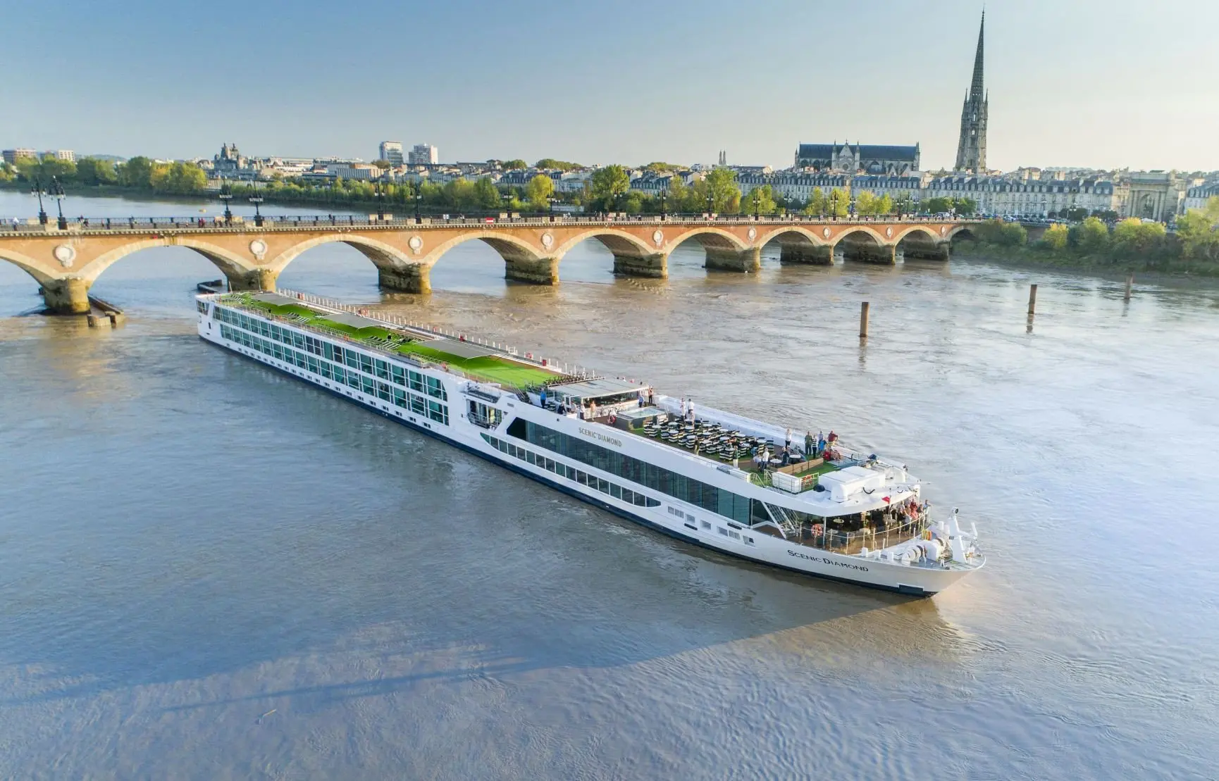 SCER_Scenic_Diamond_Bordeaux_Pont_de_Pierre_Bordeaux_France_BOD_013