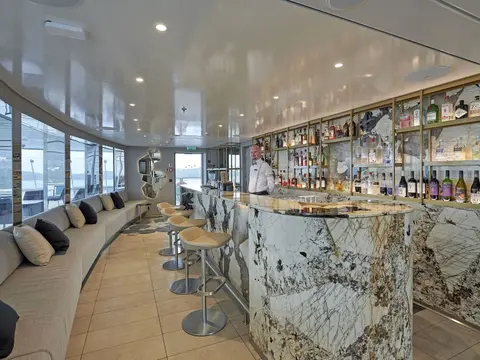 SE-Sky Bar_ Scenic Eclipse II-021