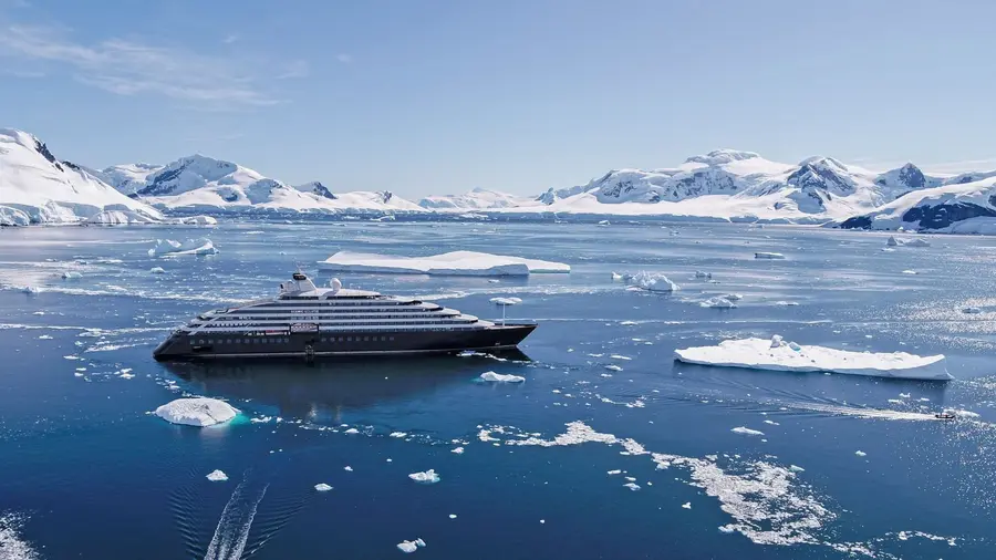 Scenic Eclipse Antarctica 2023-202414-01-2024 - PARADISE BAY-2