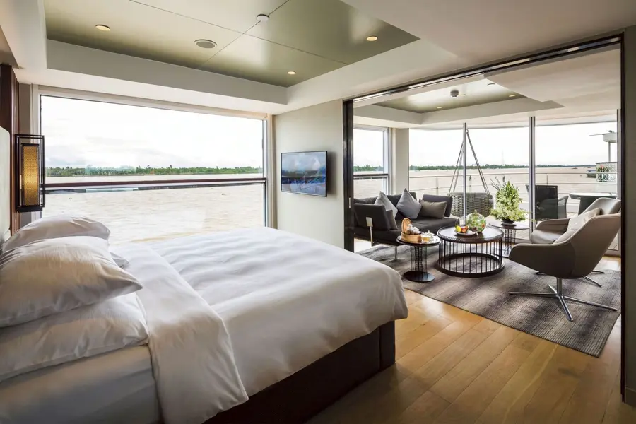 Mekong-Scenic-Spirit-Royal-Panorama-Suite-Bedroom-Lounge-001