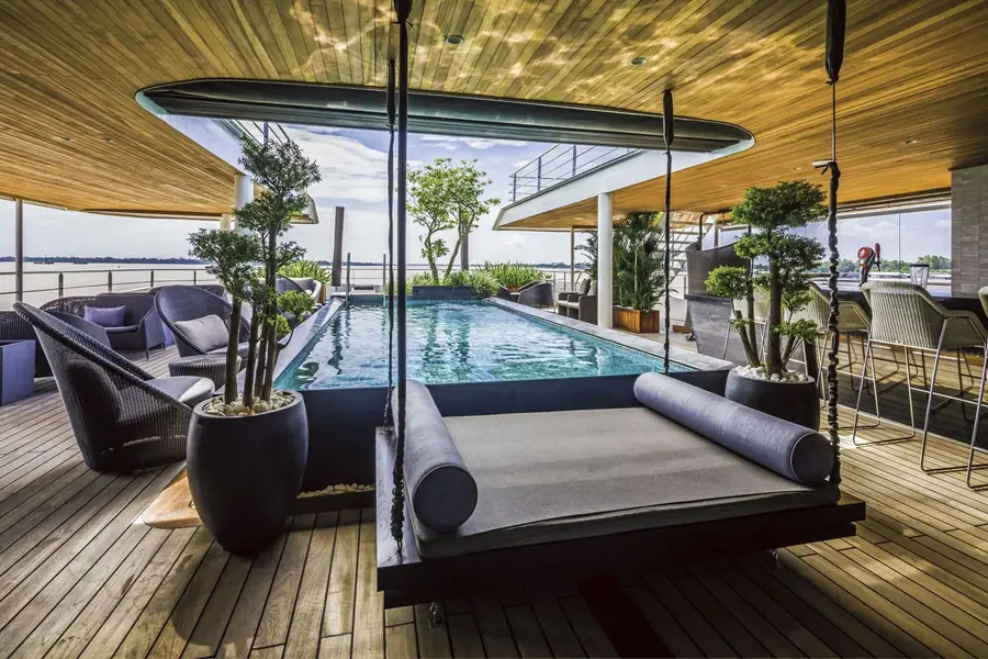 SARC_Scenic_Spirit_Pool_Bar-003