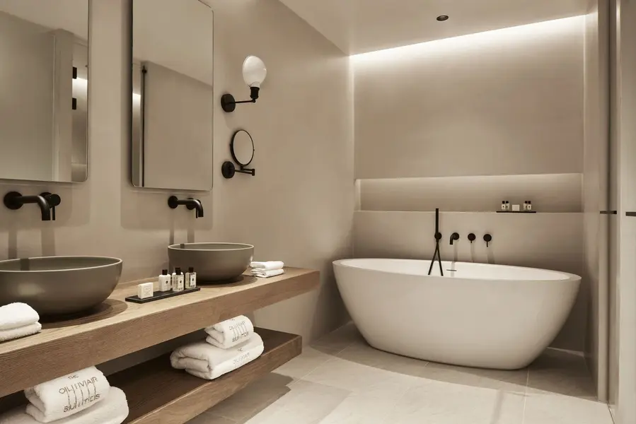 Riviera soaking tub