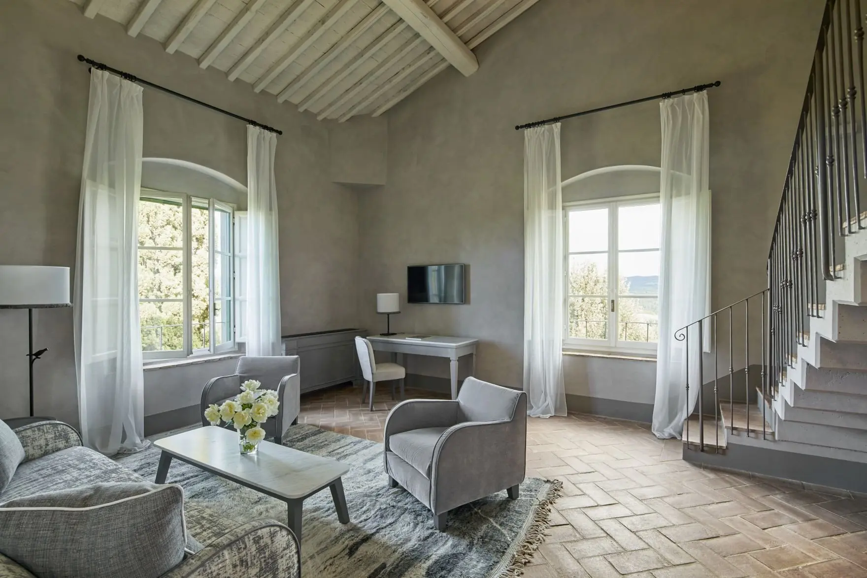 MM_19_Loft_Suite_Living_Room_-_1