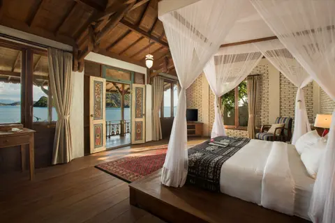 Executive Oceanfront Residence