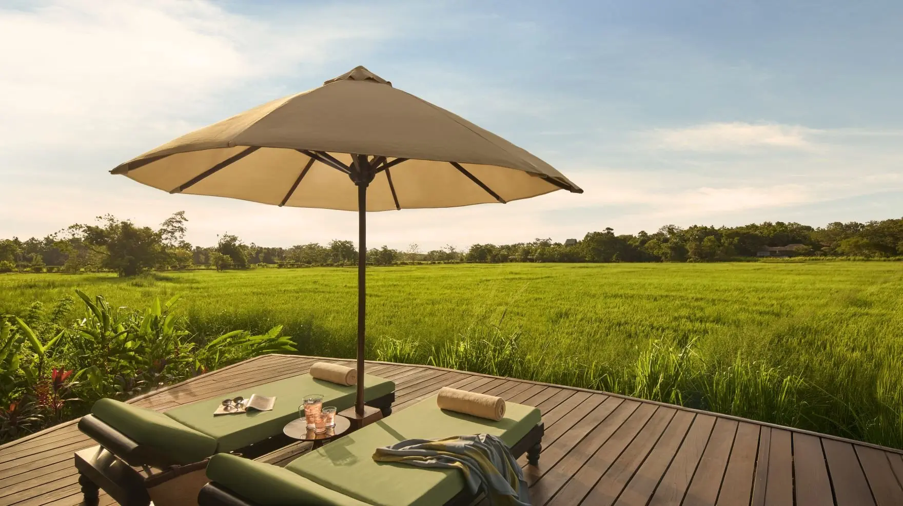 UGA_Nikaweva_PoolDeck_0184