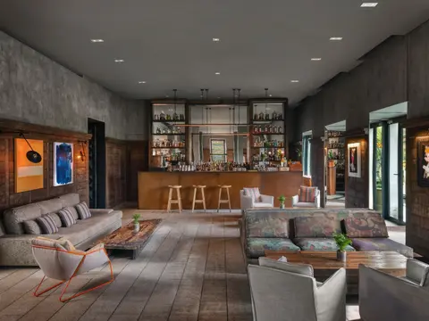 Quinta Bar and Lounge