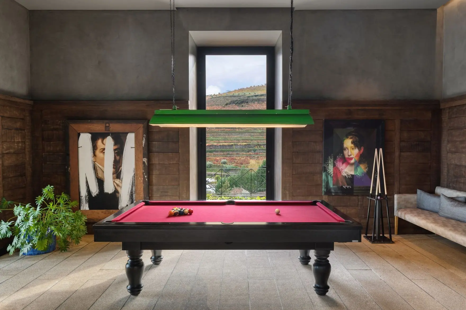 Quinta Bar and Lounge_pool table
