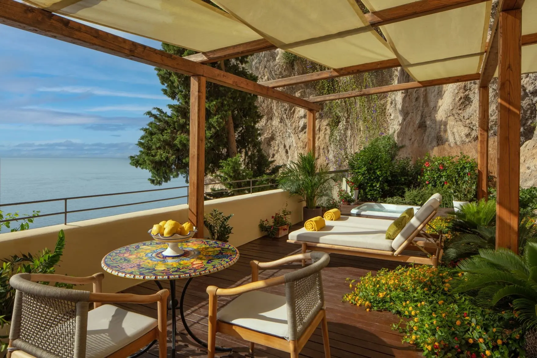 Anantara_Convento_di_Amalfi_Grand_Hotel_Suite_DellEremita_Terrace_and_Jacuzzi