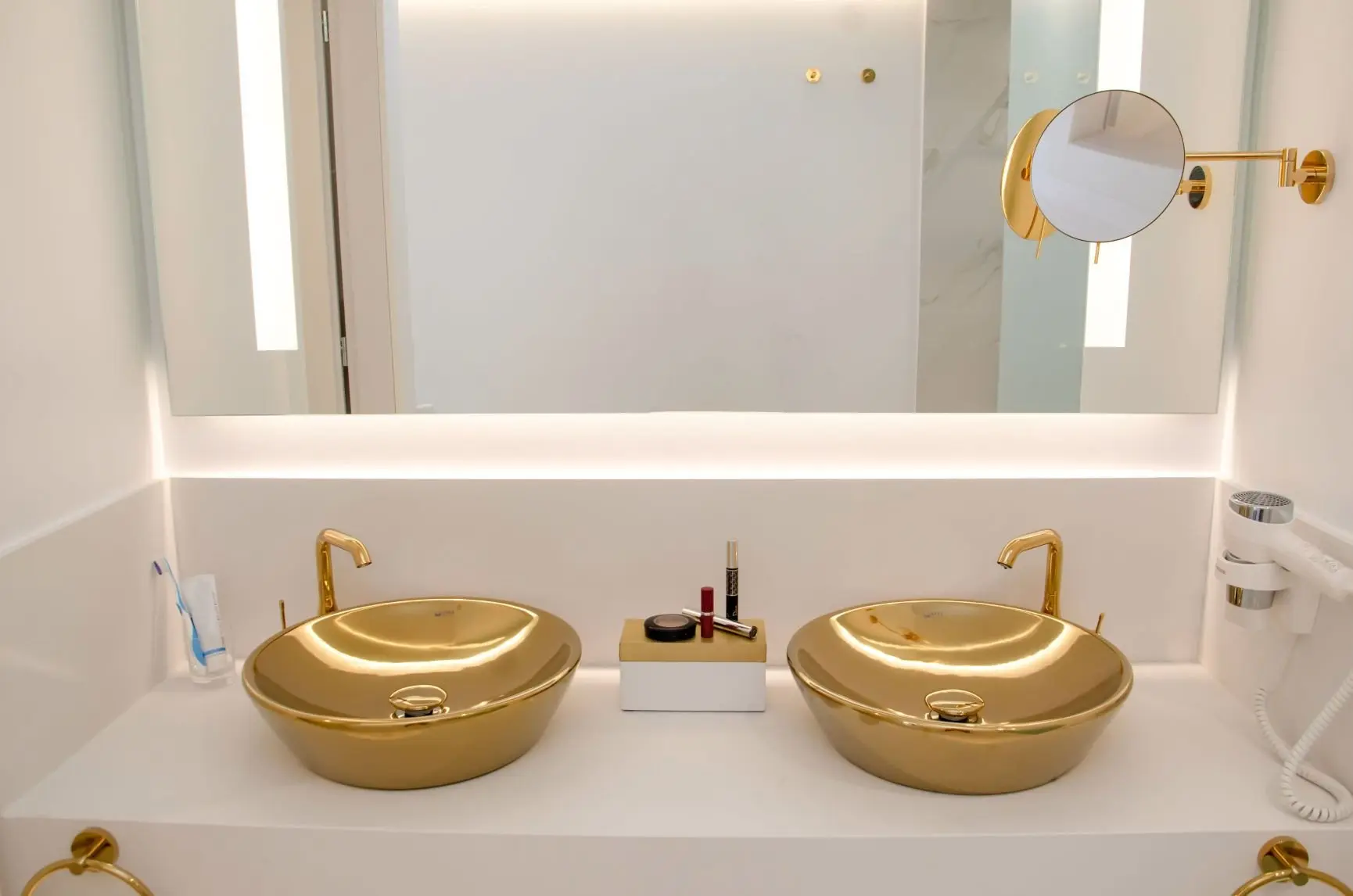 ip96_13881_SUM1_SUM2_Bathroom_WOL