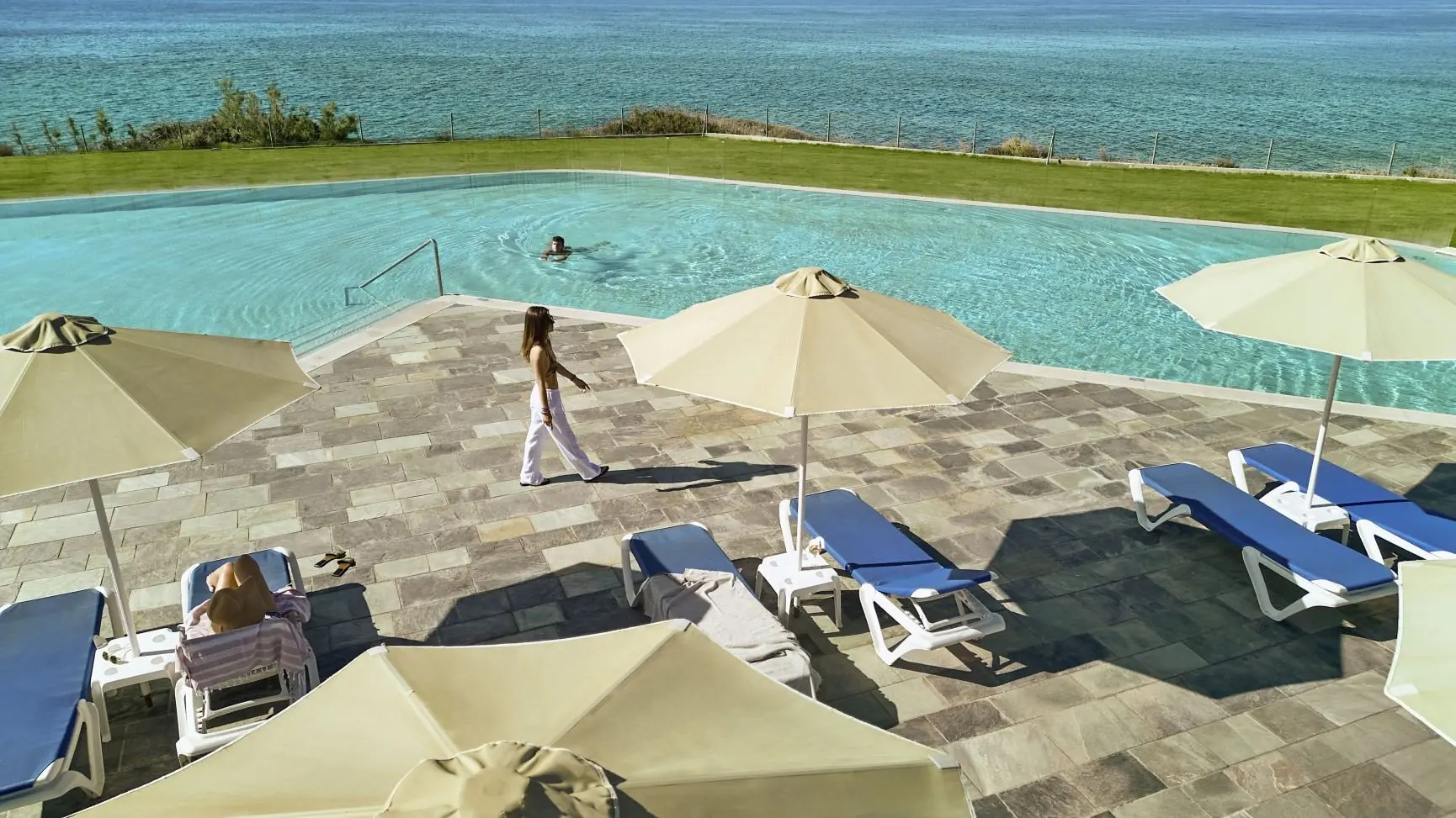 RCIP_Suites_Pool_15102_WOL