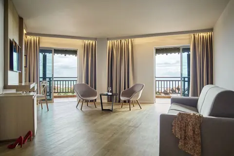 Suite Classic Partial Sea View