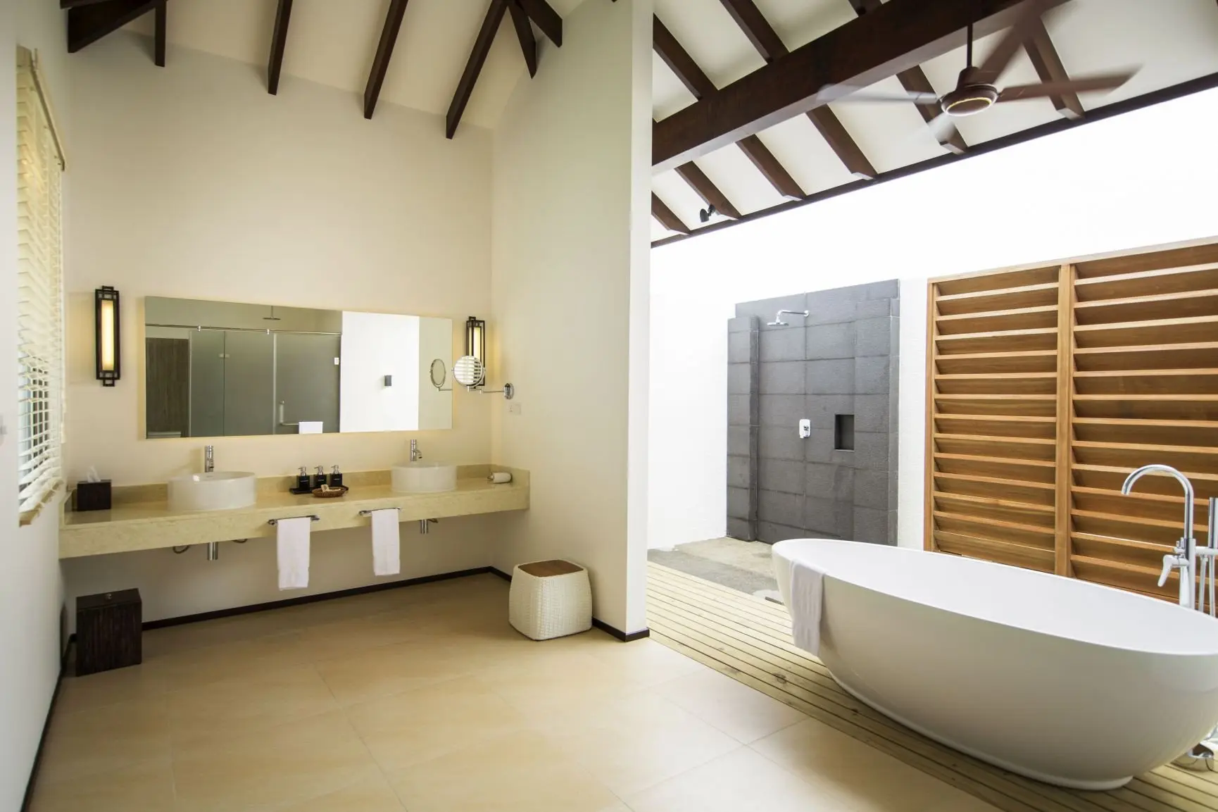 mn58_11424_BUM3_Wasserbungalow_mit_Pool_WOL