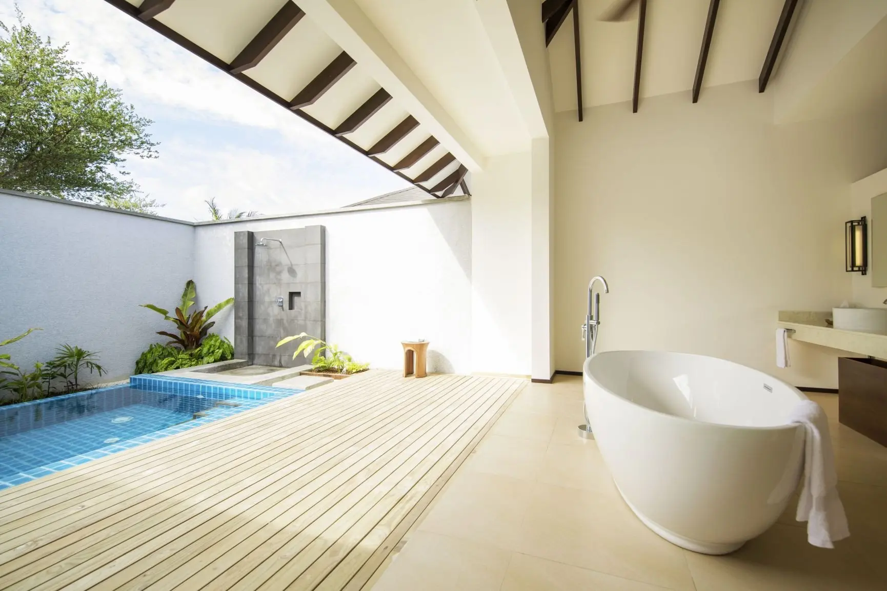 mn58_11415_BUM1_Strandbungalow_Garten_Pool_WOL