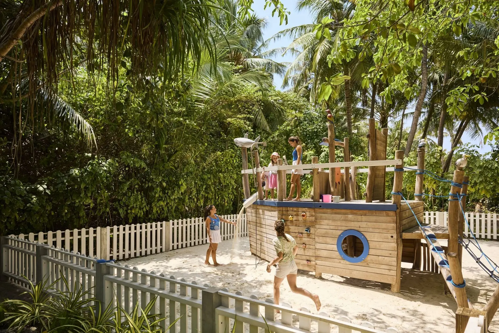 RCMN_ROBY_CLUB_15958_WOL