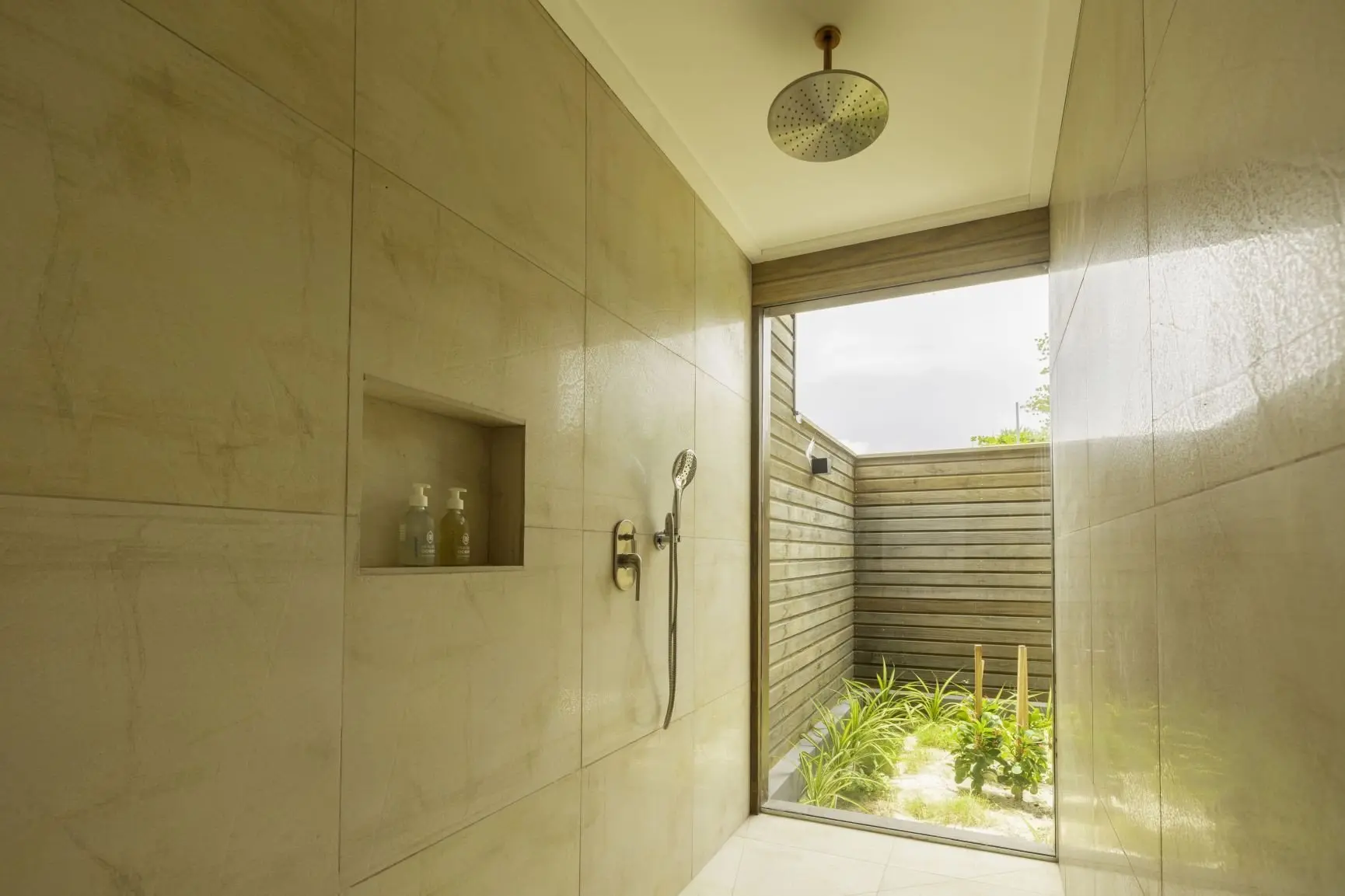 Nala_SunriseBeachVillaBathroom_5