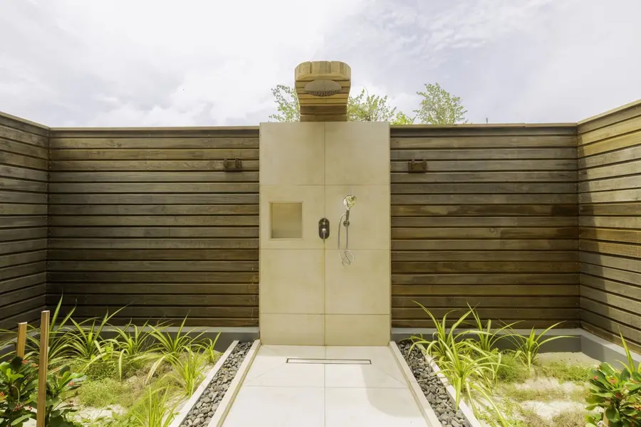 Nala_unriseBeachVillaBathroomOutdoorShower_6