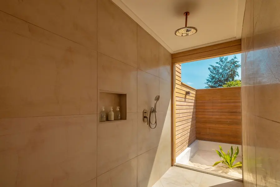 Nala_SunsetBeachPoolVillaathroom-2