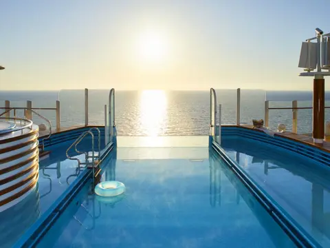 AIDAcosma_Infinity-Pool