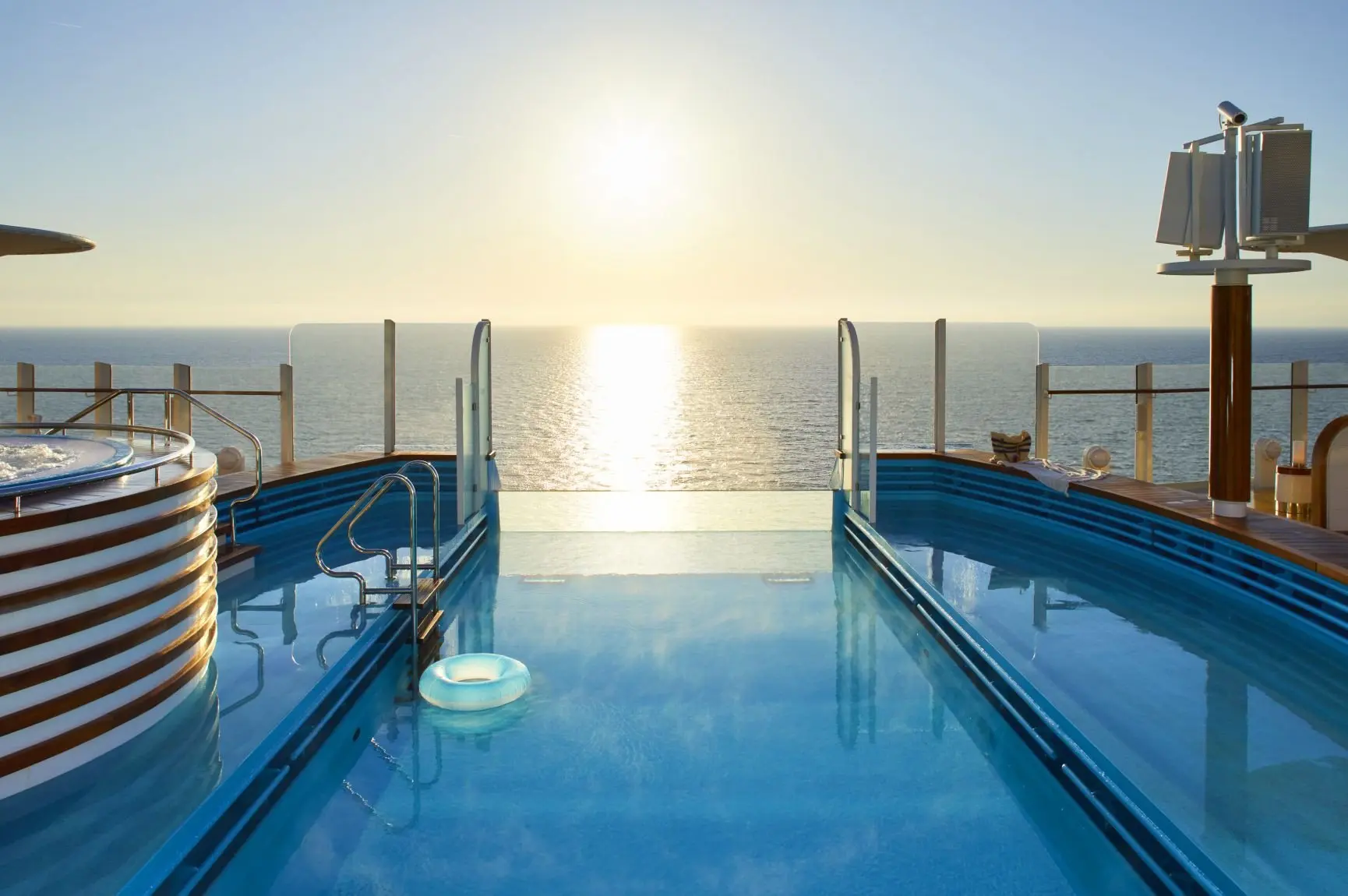 AIDAcosma_Infinity-Pool