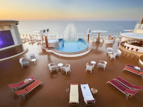AIDAcosma_Pool_Deck_3