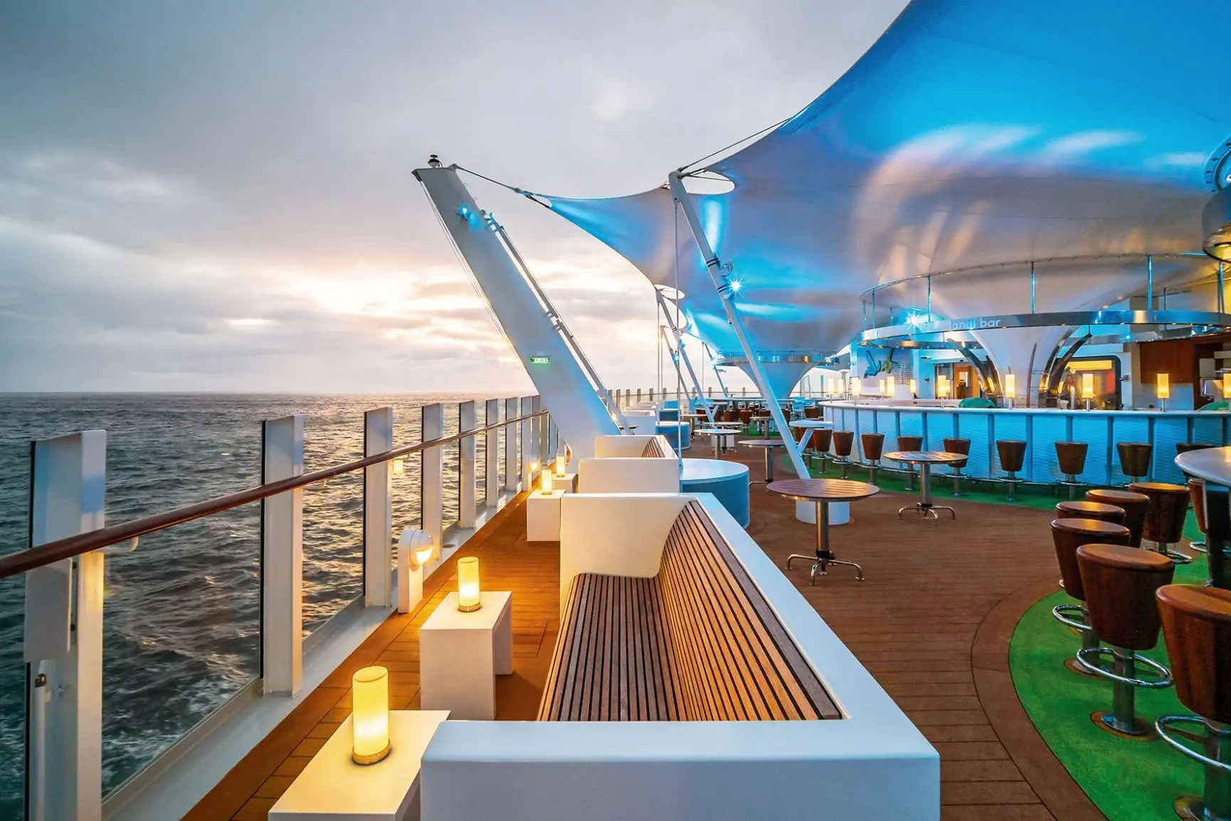 AIDAcosma___AIDAnova_Lanai_Bar