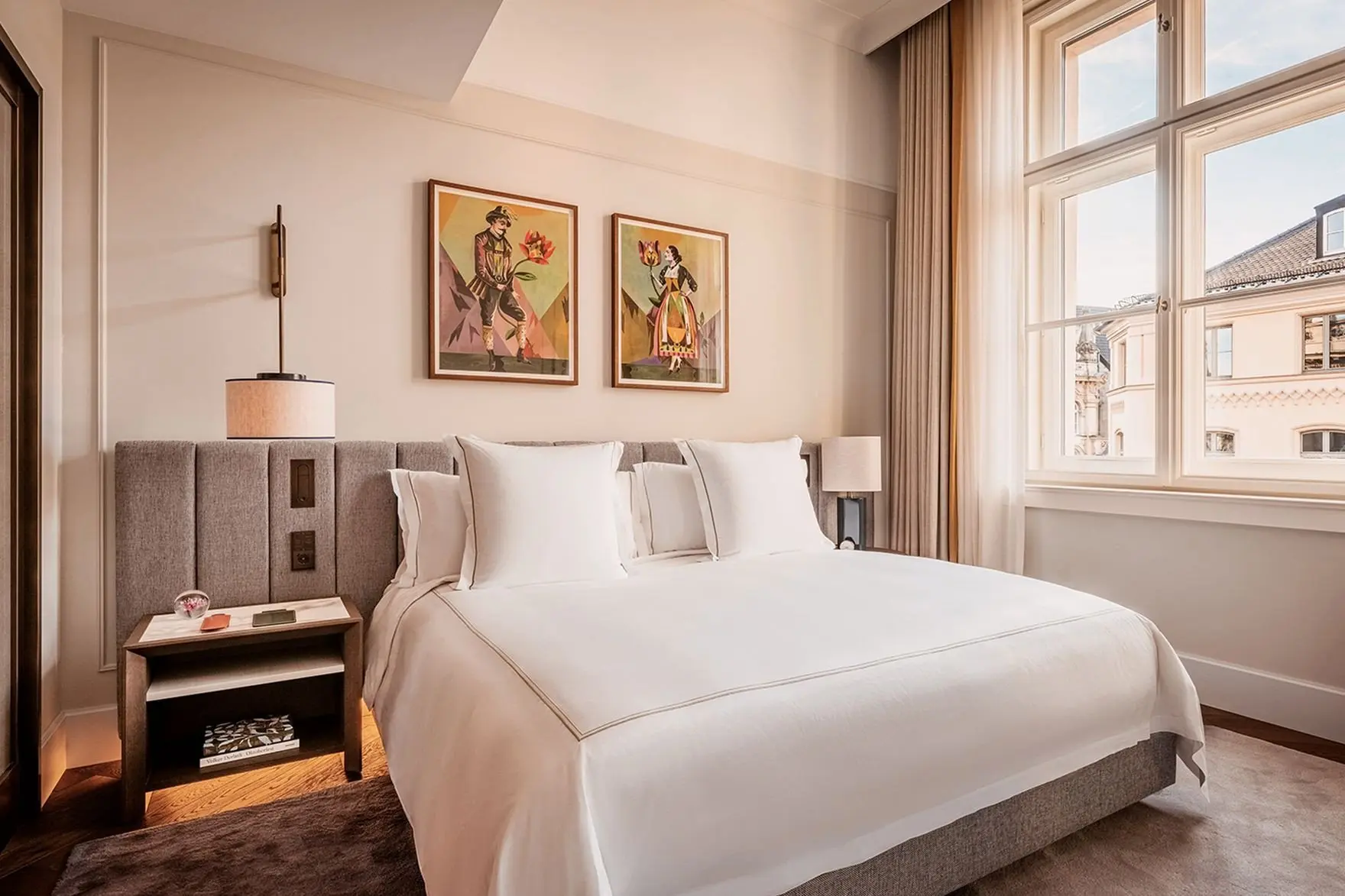 RWMUN_Deluxe_Suite_Bedroom