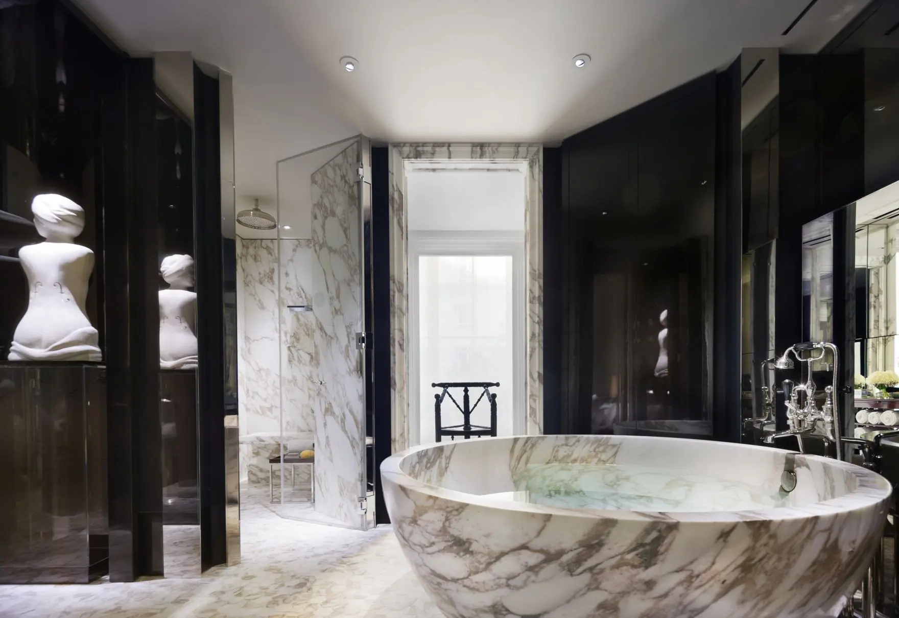 Rosewood_London_Manor_House_Suite_Master_Bathroom_1