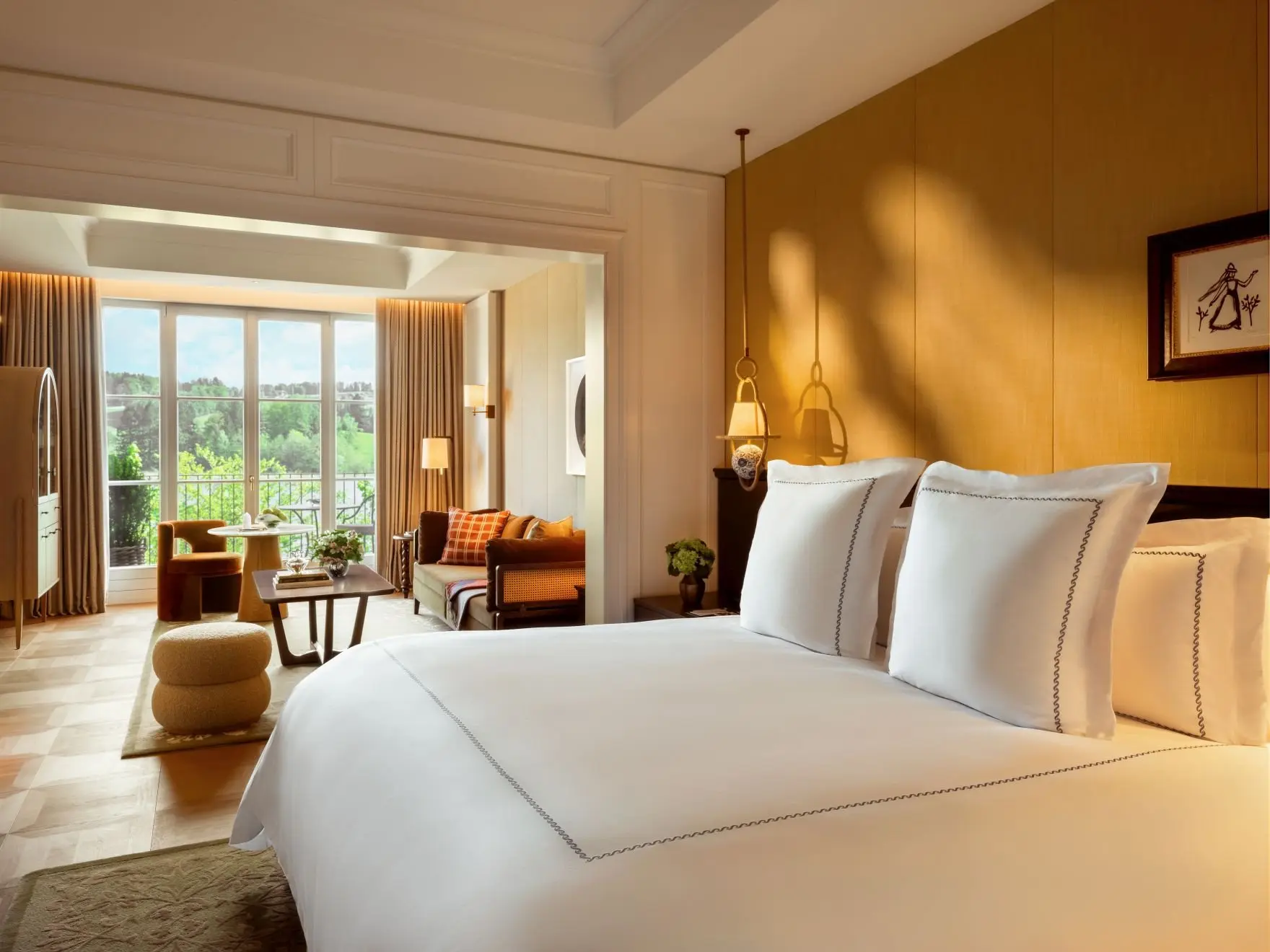 RWFSL_Facilities_Room_JuniorSuiteLakeview_Bedroom