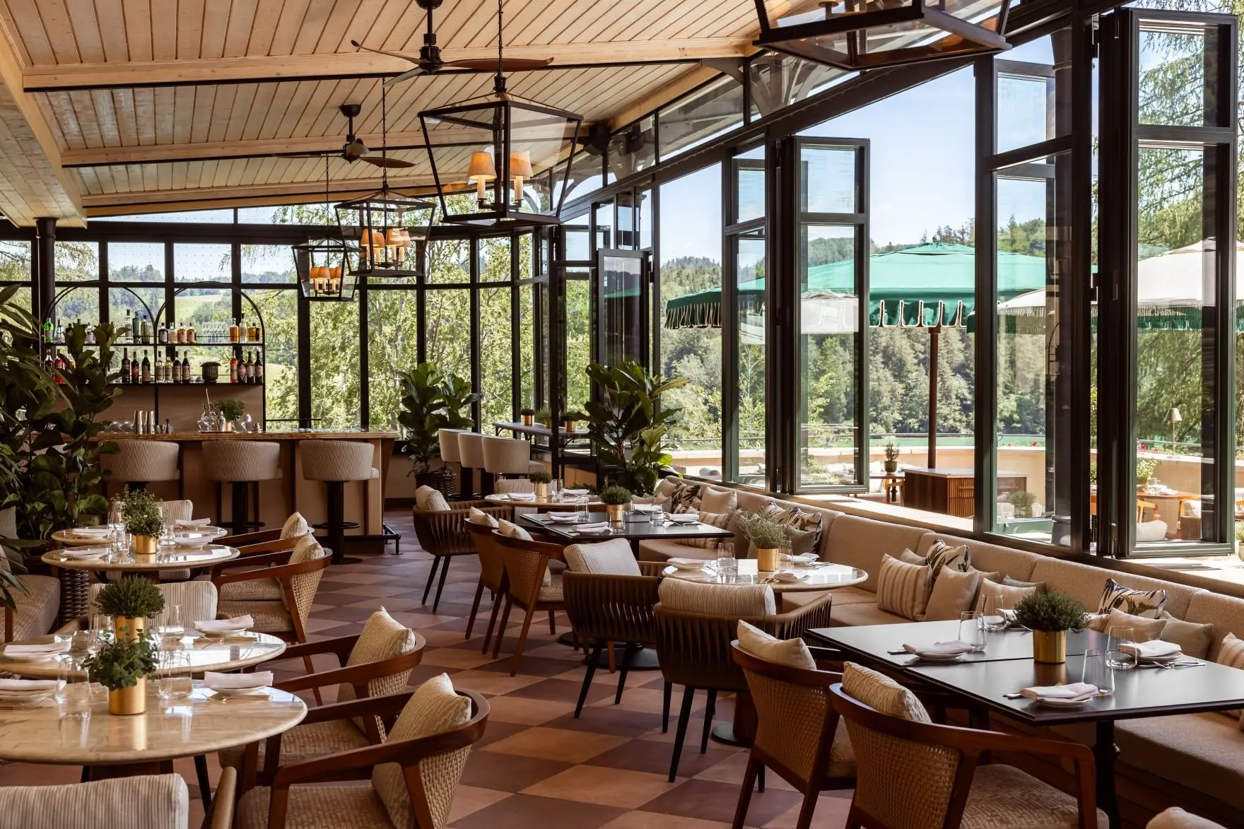 RWFSL_Facilities_Restaurant_SeeTerrasse_DiningRoom