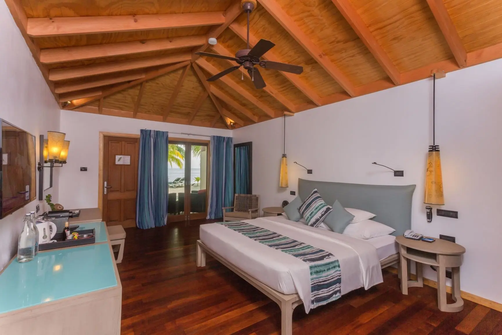 VilamendhooJacuzziBeachVillaBedroom