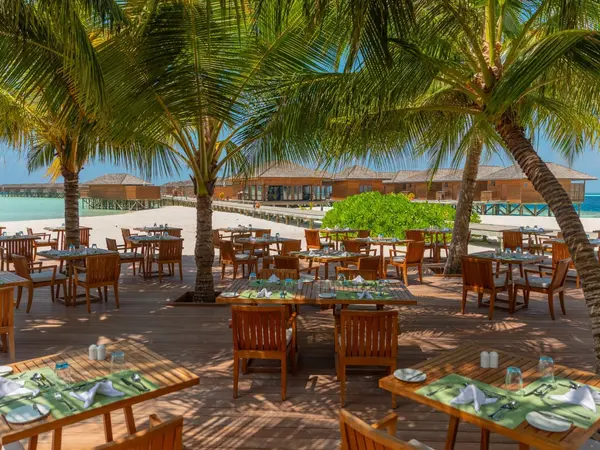 Vilamendhoo_Ahima_Buffet Restaurant outdoor deck 7