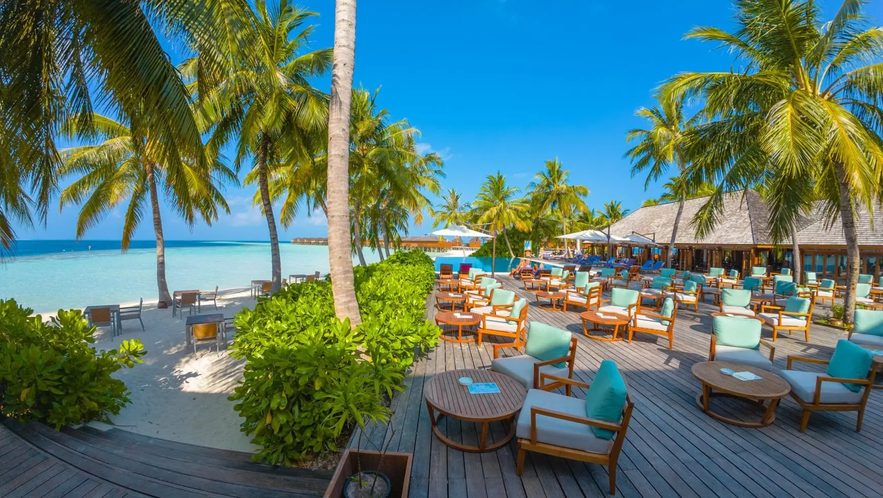 Vilamendhoo_Sunset_Bar_deck 5