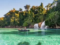 44_R_Indonesie_WestPapua_KitiKitiWaterfall_Mammon©StudioPONANT_Juliette_Leclercq