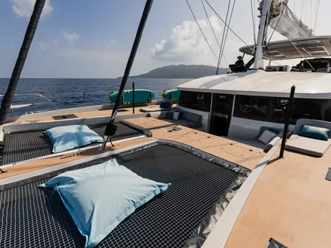 92-SOP280125-20250204-Spirit-of-Ponant-Seychelles-La-Digue-Cockpit-Avant