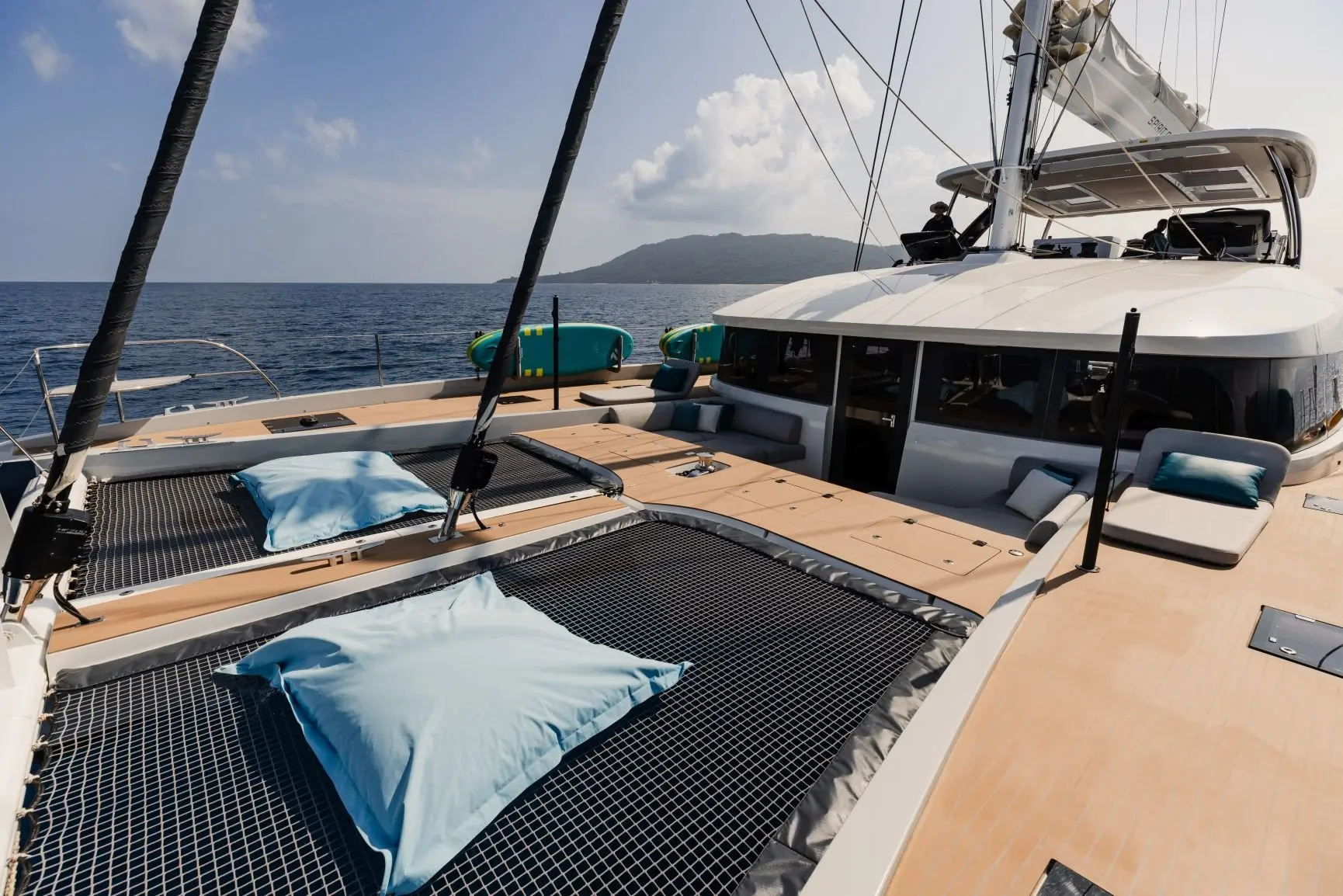 92-SOP280125-20250204-Spirit-of-Ponant-Seychelles-La-Digue-Cockpit-Avant
