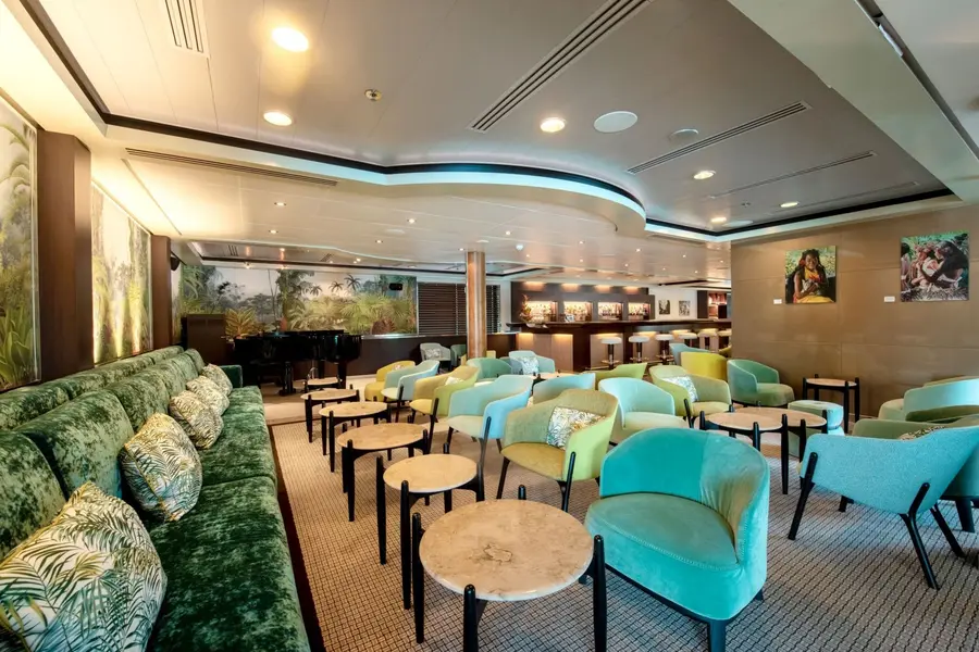 V_Piano-Bar_0651-HDR®PAULGAUGUIN-PONANT-Tim McKenna+CLAIR