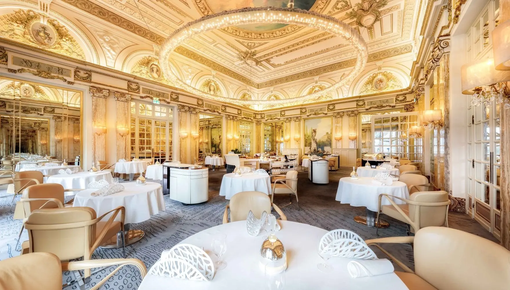 07. Restaurant Louis XV