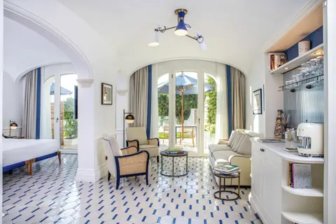 Deluxe Suite with Pool