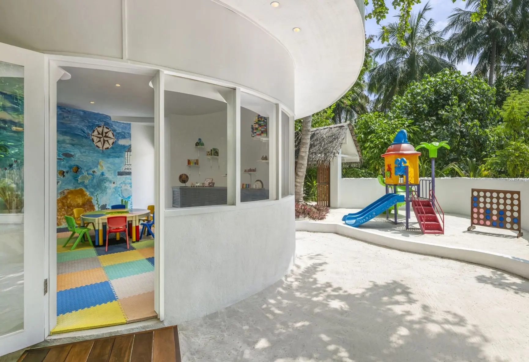 AK_MLEHP_Faru_Kids'_Club_inside_01