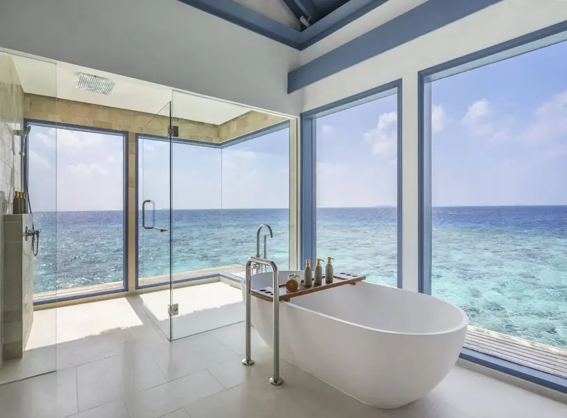 AK_MLEHP_Overwater_Two_Bedrooms_Bathtub_01