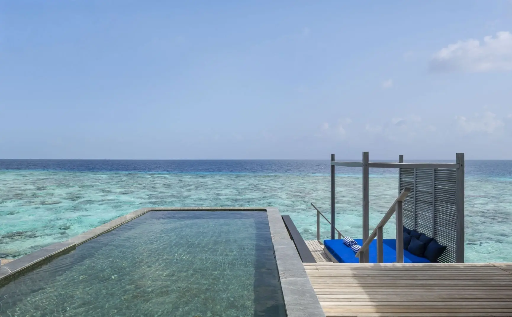AK_MLEHP_Overwater_Two_Bedrooms_Pool_02