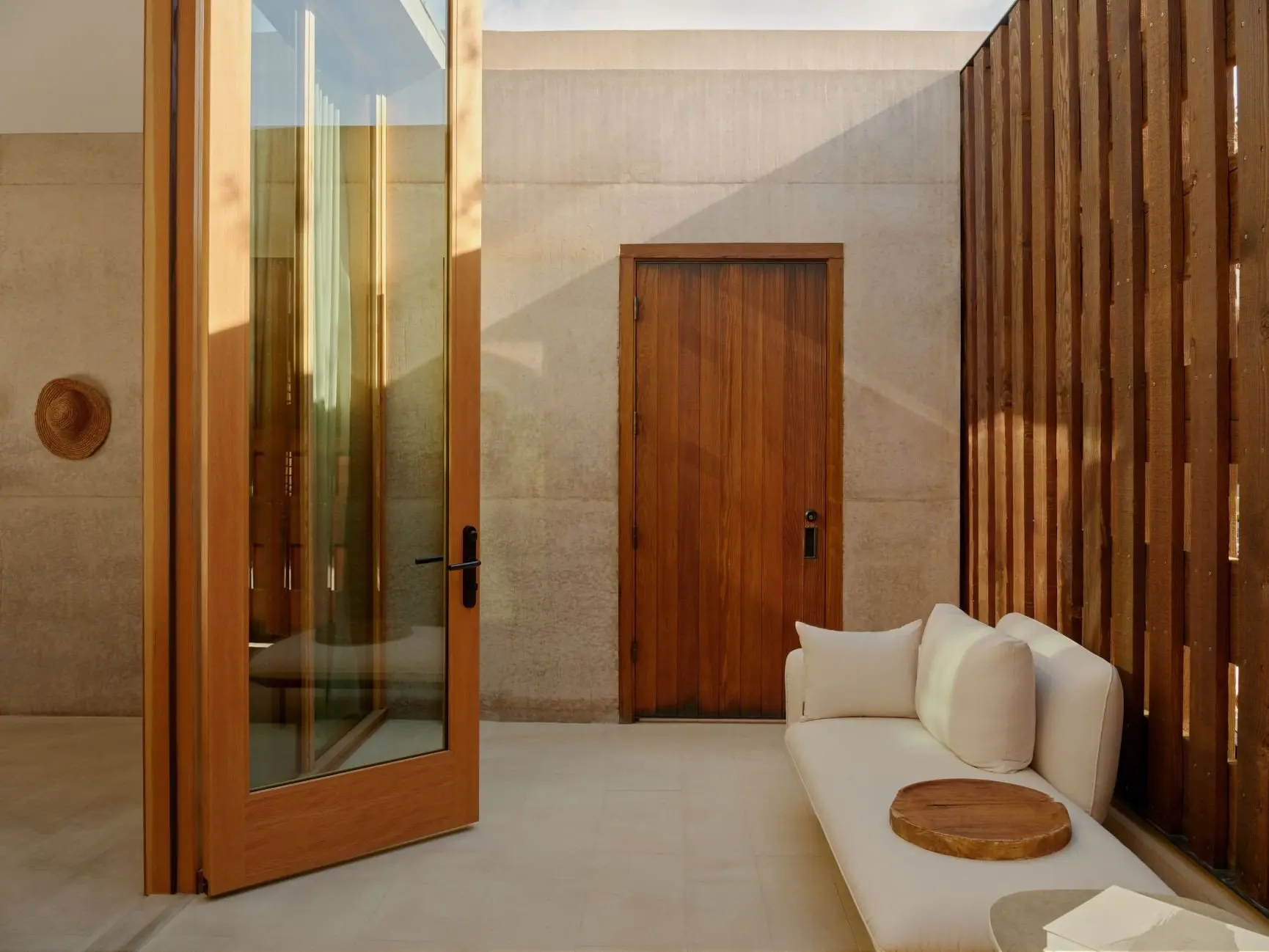 Amangiri, USA - Accommodation, Mesa Suite Front Patio Connecting Door
